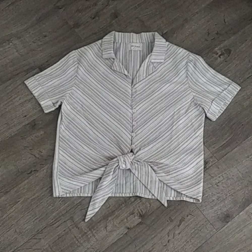 SOLD Top with free beautiful matching bracelet!